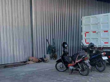 dijual tanah dan rumah serta gudang.pinggir jalan raya pedes-godean