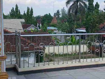 dijual tanah dan rumah serta gudang.pinggir jalan raya pedes-godean
