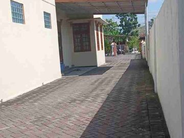 dijual tanah dan rumah serta gudang.pinggir jalan raya pedes-godean