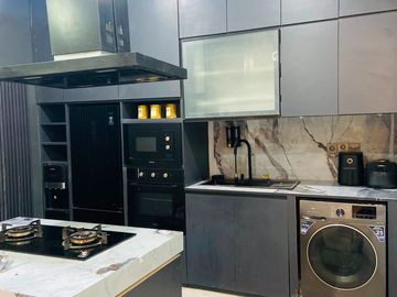 DISEWAKAN RUMAH FULL FURNISHED FULL RENOV  DI SUMMARECON BEKASI
