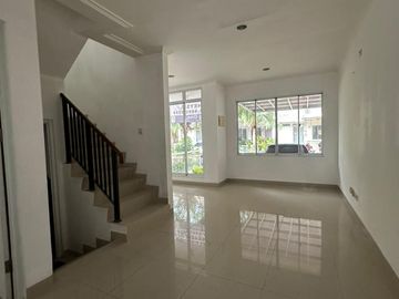 Disewakan Rumah Nyaman di Cluster Tropical Garden Galaxy Seberang Mall Bekasi