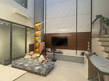 Rumah The Grand Kenjeran Pinewood
