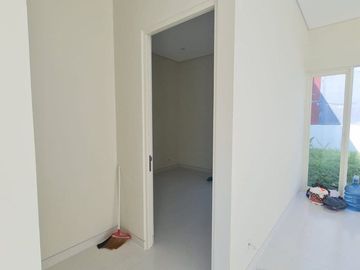 RUMAH USAHA / KANTOR PRIVAT CITRALAND, Parkir muat 3 Mobil Row Jalan Lebar 2 Jalur