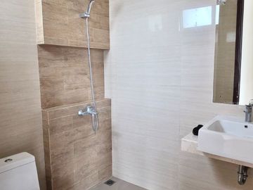 Dijual Rumah Full Renov Rapi Depan Taman di BSD Eminent Prestigia