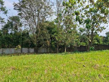 DI JUAL TANAH DARAT SANGAT COCOK UNTUK RUMAH TINGGAL DAN VILLA KELUARGA .HANYA 1 KM DARI SUMMARECON BOGOR