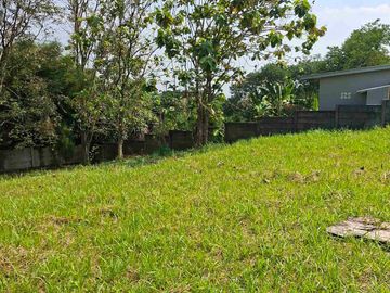 DI JUAL TANAH DARAT SANGAT COCOK UNTUK RUMAH TINGGAL DAN VILLA KELUARGA .HANYA 1 KM DARI SUMMARECON BOGOR