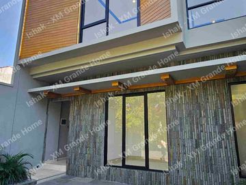 Dijual Rumah Rasa Villa di Rungkut Asri Surabaya Baru Gres Siap Huni
