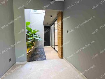 Dijual Rumah Rasa Villa di Rungkut Asri Surabaya Baru Gres Siap Huni