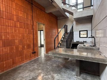 DIJUAL RUMAH CANTIK MODERN 2 LANTAI NUSA LOKA (GLB144)