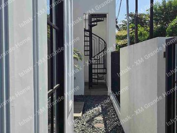 Dijual Rumah American Style di Rungkut Asri Surabaya Baru Gres Siap Huni