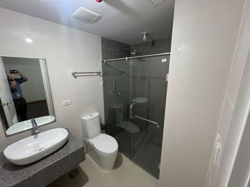 2 Bedroom 66sqm condo unit with Parking in Mi Casa Bay Area Pasay near Mall of Asia
