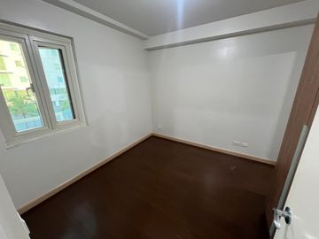 2 Bedroom 66sqm condo unit with Parking in Mi Casa Bay Area Pasay near Mall of Asia