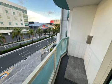 2 Bedroom 66sqm condo unit with Parking in Mi Casa Bay Area Pasay near Mall of Asia