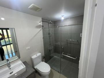 2 Bedroom 66sqm condo unit with Parking in Mi Casa Bay Area Pasay near Mall of Asia