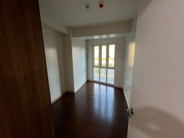 2 Bedroom 66sqm condo unit with Parking in Mi Casa Bay Area Pasay near Mall of Asia