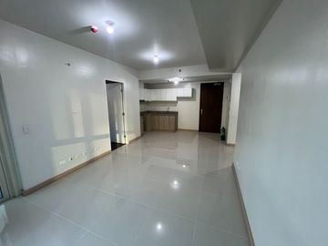 2 Bedroom 66sqm condo unit with Parking in Mi Casa Bay Area Pasay near Mall of Asia