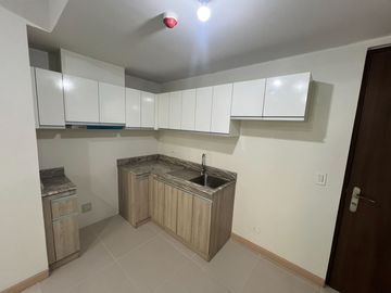2 Bedroom 66sqm condo unit with Parking in Mi Casa Bay Area Pasay near Mall of Asia