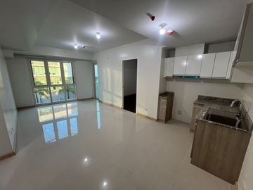 2 Bedroom 66sqm condo unit with Parking in Mi Casa Bay Area Pasay near Mall of Asia