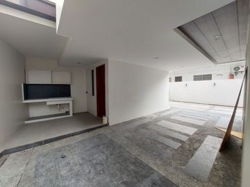 For Sale Modern 3 Storey Townhouse in Bahay Toro GSIS Village Project 8, Q.C. KSA