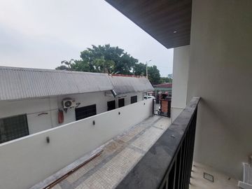 For Sale Modern 3 Storey Townhouse in Bahay Toro GSIS Village Project 8, Q.C. KSA
