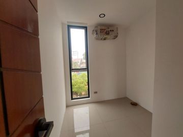 For Sale Modern 3 Storey Townhouse in Bahay Toro GSIS Village Project 8, Q.C. KSA