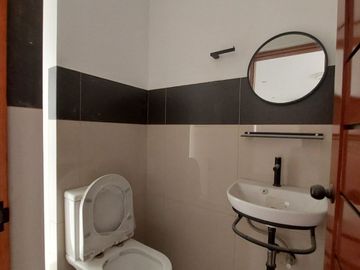 For Sale Modern 3 Storey Townhouse in Bahay Toro GSIS Village Project 8, Q.C. KSA