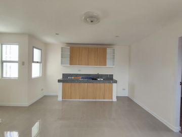 FOR SALE! 13.5M 3-Storey Townhouse w/ Roofdeck in Project 2 Quezon City-AP