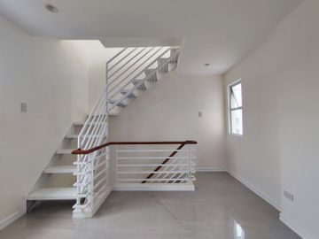 FOR SALE! 13.5M 3-Storey Townhouse w/ Roofdeck in Project 2 Quezon City-AP