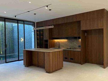 DIJUAL RUMAH MODERN 3 LANTAI, PADANG SAMBIAN, DENPASAR BARAT