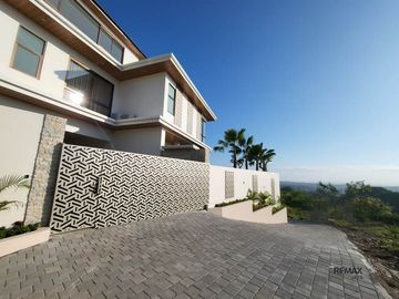 Villa Mewah Ikonik Dijual di Jimbaran, Badung Area