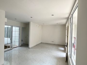 Dijual Rumah 2 Lantai Bersih Terawat Siap Huni di Lavon 1 Cikupa