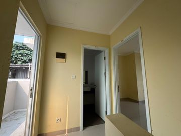 Disewakan Rumah Siap Huni 2 Lantai Cluster Verdi Symphonia