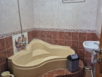 Rmh bagus 3kt 1kp 3km Jl Niaga 8 Kemang Pratama, Dekat Al Azhar - Bekasi, siap huni