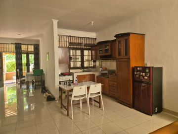 Rmh bagus 3kt 1kp 3km Jl Niaga 8 Kemang Pratama, Dekat Al Azhar - Bekasi, siap huni
