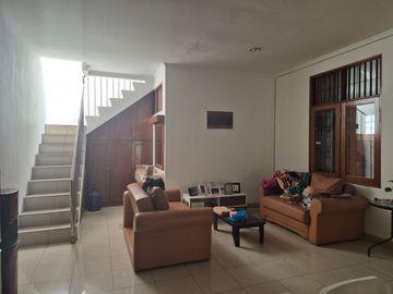 Rmh bagus 3kt 1kp 3km Jl Niaga 8 Kemang Pratama, Dekat Al Azhar - Bekasi, siap huni