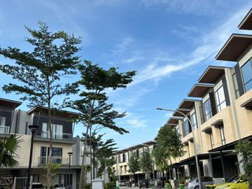 dijual RUmah dalam cluster lavia living Citra 8 Kalideres Jakarta barat