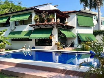 Casa en venta en Ixtapa ~ Club de Golf Palma Real