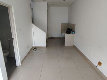 Disewakan rumah 2 lantai di palm blossom taman surya 5