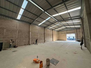 Bodega de 300 mt2 en renta col del fresno