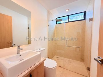 Estrena casa de tres recámaras en venta en Zibatá, Querétaro