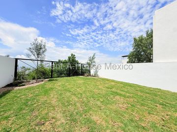 Estrena casa de tres recámaras en venta en Zibatá, Querétaro