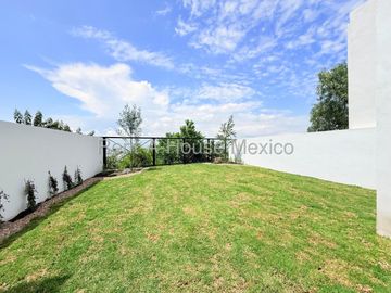 Estrena casa de tres recámaras en venta en Zibatá, Querétaro