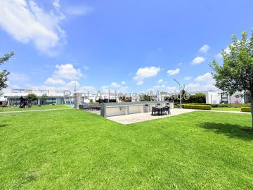 Estrena casa de tres recámaras en venta en Zibatá, Querétaro