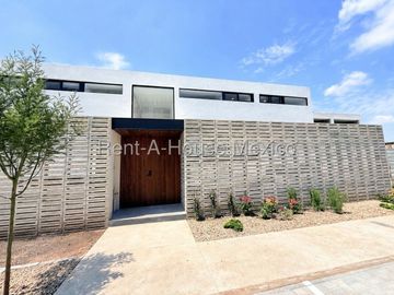 Estrena casa de tres recámaras en venta en Zibatá, Querétaro