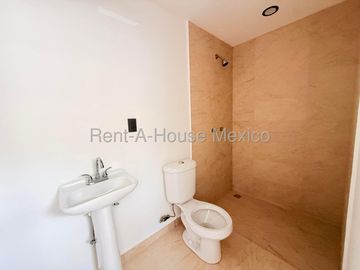 Estrena casa de tres recámaras en venta en Zibatá, Querétaro