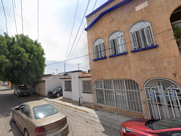 Casa en Venta en Sta Monica 2da Secc, Santiago de Querétaro, Qro. LG9