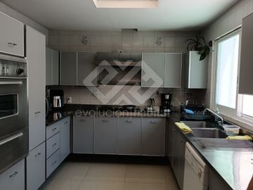 CASA EN VENTA DE 1 NIVEL EN CUERNAVACA, CON ALBERCA Y JARDIN DENTRO DE UN FRACC. CON VIGILANCIA
