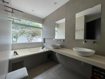 Casa de 450 m² *amoblada* en Condominio en El Sol de La Molina