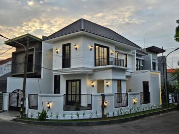 DIJUAL RUMAH BARU AMERICAN CLASSIC MODERN RUNGKUT ASRI