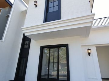 DIJUAL RUMAH BARU AMERICAN CLASSIC MODERN RUNGKUT ASRI